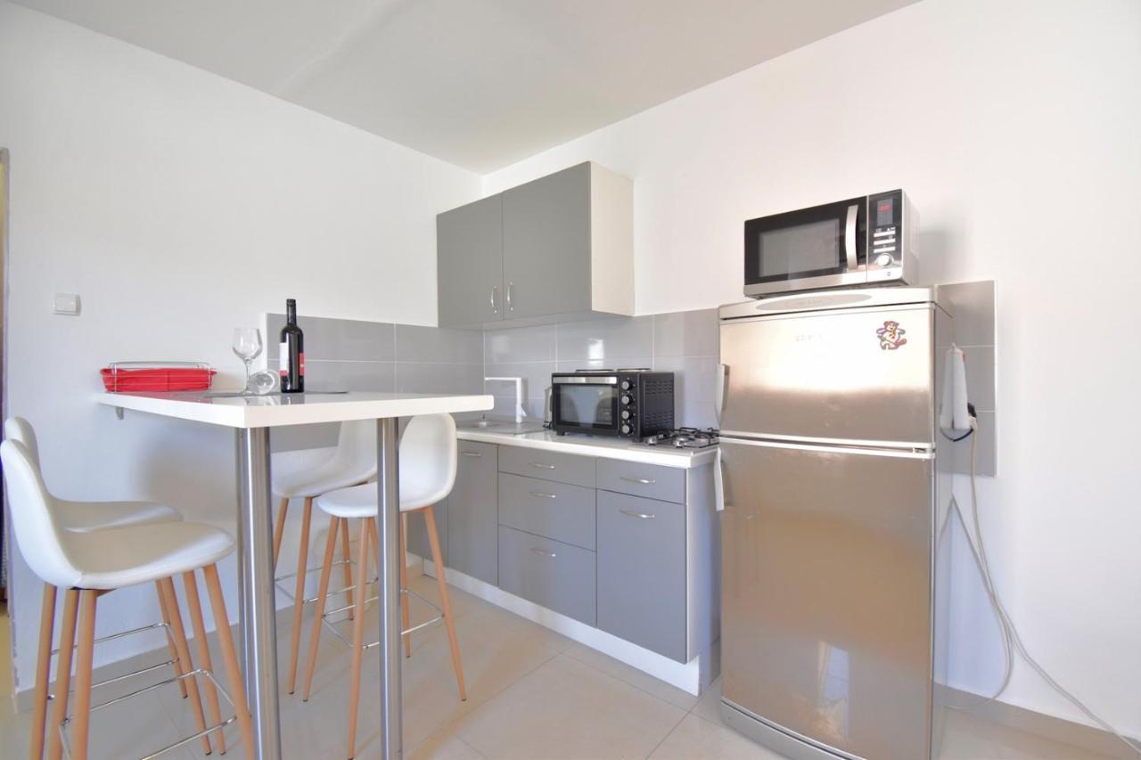City Centre Apartment With Terrace 2 Pula Exterior photo
