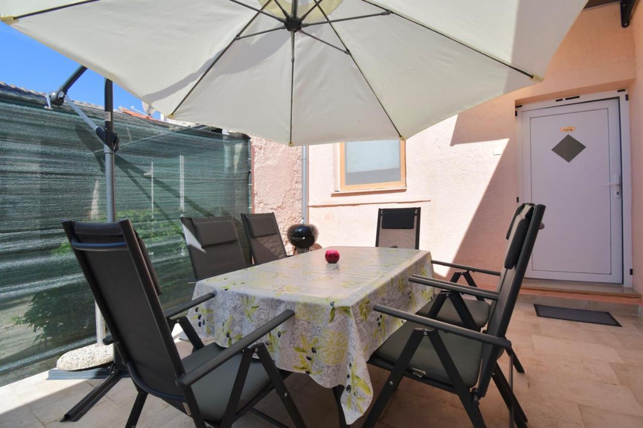 City Centre Apartment With Terrace 2 Pula Exterior photo