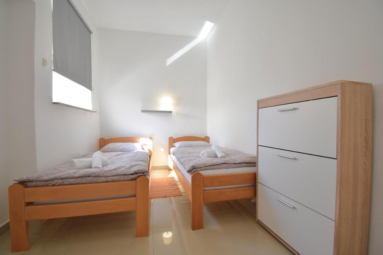 City Centre Apartment With Terrace 2 Pula Exterior photo